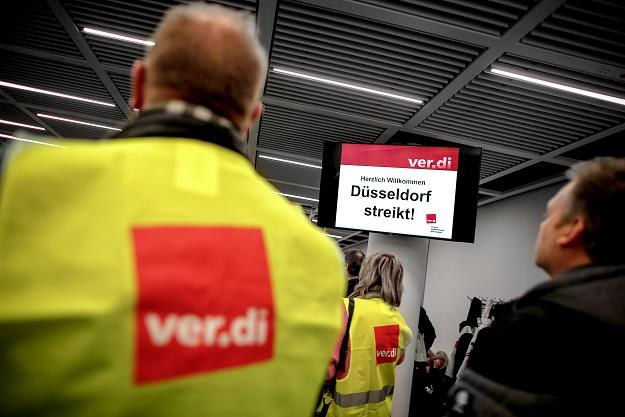 Strajkujący na lotnisku w Duesseldorfie /EPA