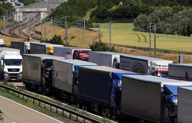 Strajkujący pracownicy promów znów blokują port w Calais /Gareth Fuller    /PAP/EPA