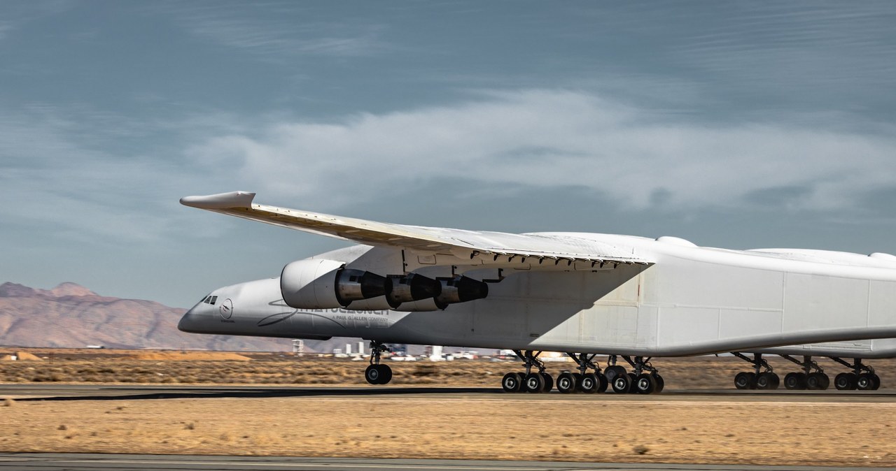 Stratolaunch - największy samolot świata /materiały prasowe