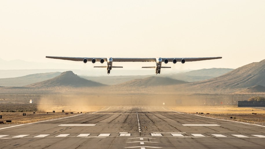 Stratolaunch określa swój samolot jako największy na świecie /STRATOLAUNCH  /PAP/EPA