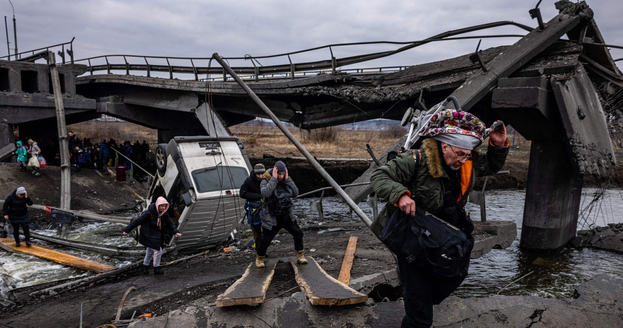 Straty w infrastrukturze na Ukrainie to co najmniej 100 mld dolarów. Nz. Irpin 7 marca 2022 r. /AFP