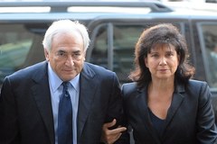 Strauss-Kahn z żoną w nowojorskim sądzie