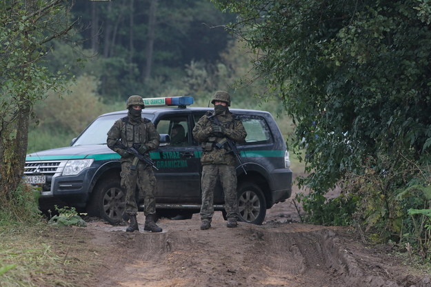 Straż graniczna i wojsko na polsko-białoruskiej granicy w pobliżu miejscowości Usnarz Górny / 	Artur Reszko    /PAP