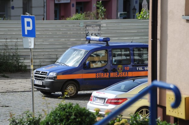 Straż miejska nie moze wlepiac mandatów ze stacjonanych fotoradarów /Marcin Bielecki /PAP