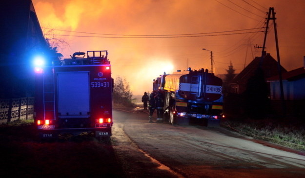 Straż na miejscu eksplozji /PAP/Tomasz Wojtasik /PAP