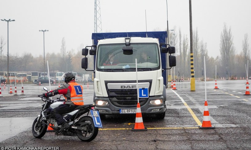 Strażacy będą mogli wsiąść na motocykl w wieku 24 lat /Piotr Kamionka /Reporter