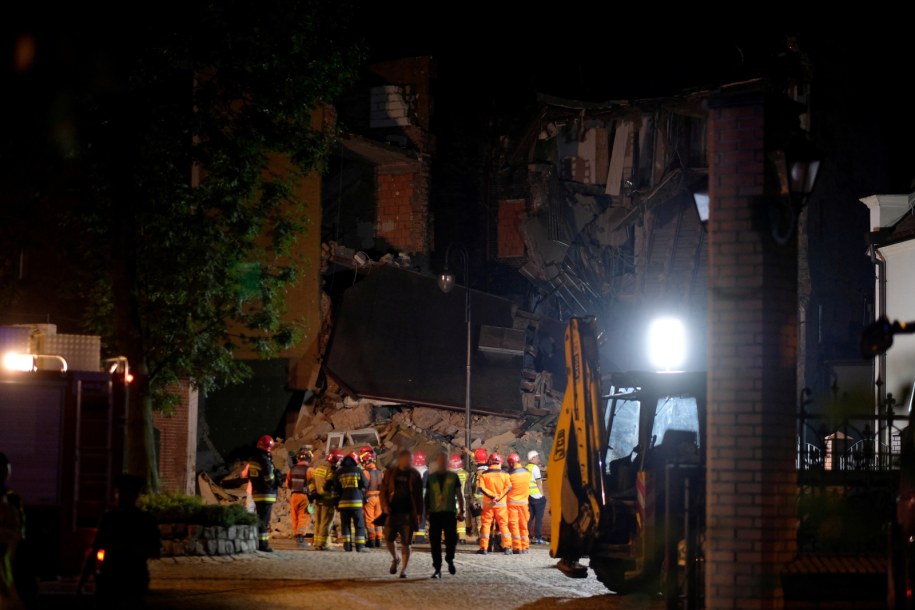 Strażacy na miejscu katastrofy /Andrzej Grygiel /PAP