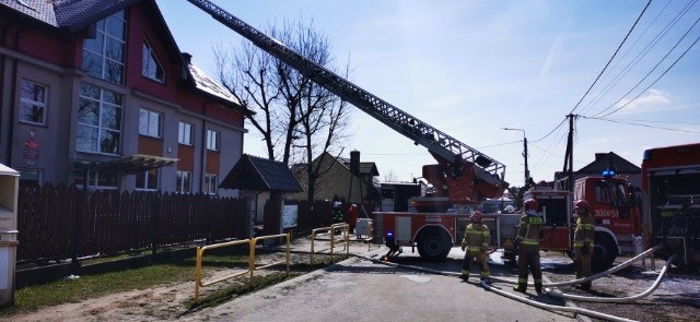 Strażacy na miejscu zdarzenia /Policja