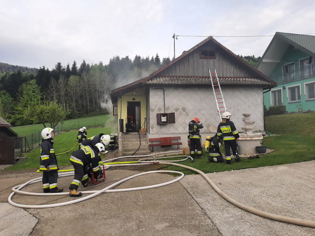 Strażacy na miejscu zdarzenia /KM PSP Nowy Sącz /PAP