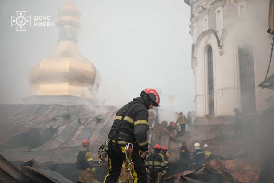 Strażacy na terenie Ławry Peczerskiej. /ABACA/Abaca/East News /East News