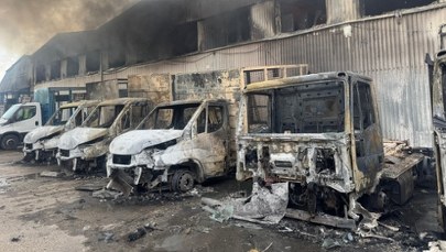 Strażacy opanowali pożar hali z makulaturą w Gdyni. Nikt nie ucierpiał