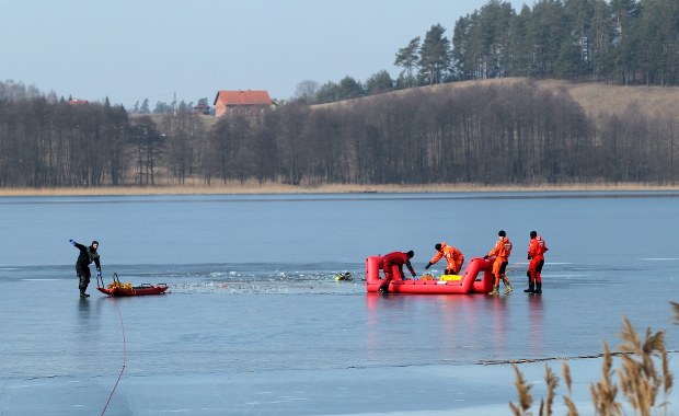 Strażacy ostrzegają przed wchodzeniem na pierwszy lód