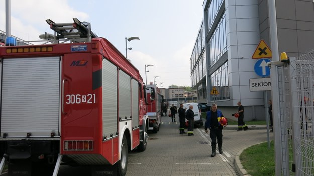 Strażacy przy budynku, w którym doszło do wybuchu /Jacek Skóra /RMF FM