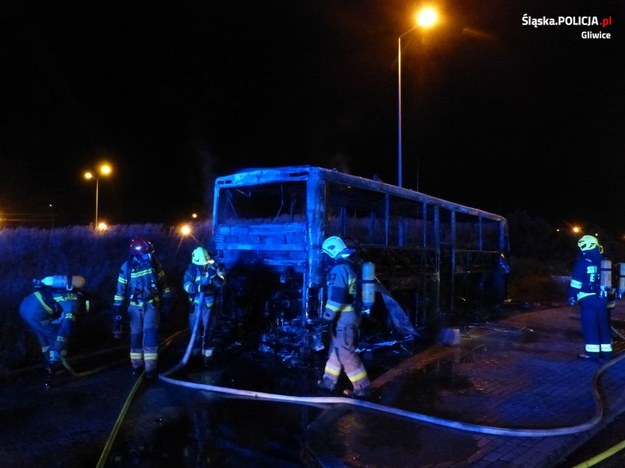 Strażacy przy wraku autokaru /KMP Gliwice /Policja