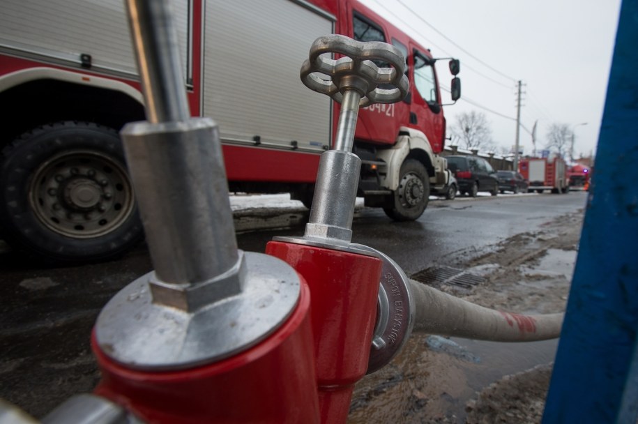 Strażacy szukają źródła wycieku /Tytus Żmijewski /PAP