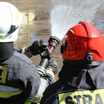 Strażacy ugasili pożar budynku w Lubuczewie, w którym zawalił się dach