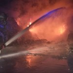 Strażacy ugasili pożar składowiska tekstyliów w Kamieńcu
