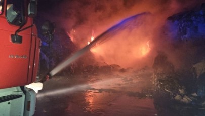 Strażacy ugasili pożar składowiska tekstyliów w Kamieńcu