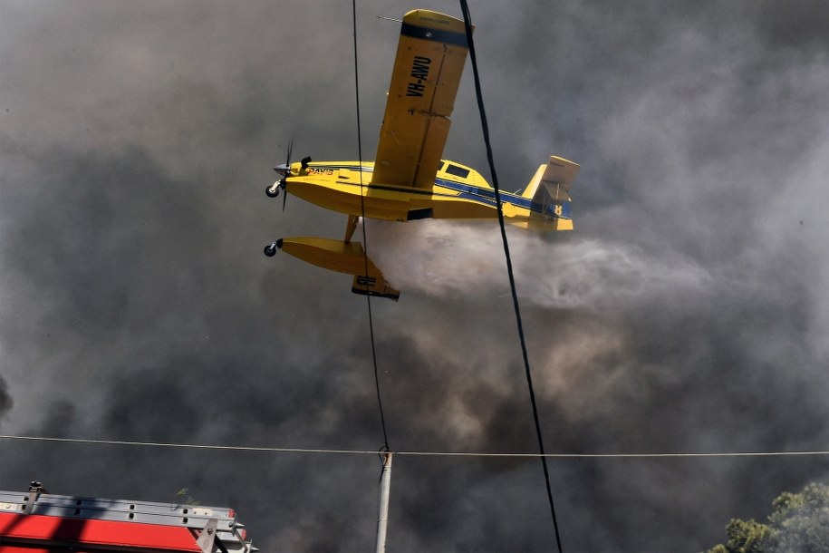 Strażacy walczą z pożarami /VASSILIS PSOMAS   /PAP/EPA