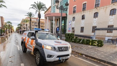 Strażacy weszli do mieszkania przez okno. Dokonali makabrycznego odkrycia