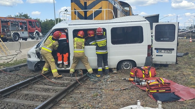 Strażacy wydobywali z samochodu zakleszczonego "pasażera", którym był manekin /Wiktor Kazanecki /INTERIA.PL