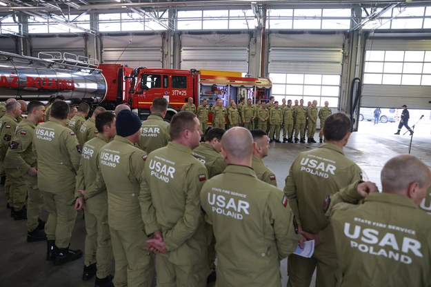 Strażacy z grupy HUSAR Poland / 	Leszek Szymański    /PAP