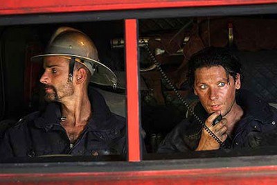 Strażacy z Rammstein na planie teledysku "Benzin" /Oficjalna strona zespołu