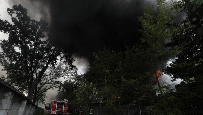 Strażacy znów apelują do mieszkańców Sulejówka: Nie otwierajcie okien!