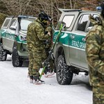 Strażnicy graniczni zaatakowani przez migrantów. Rośnie napór na granicę