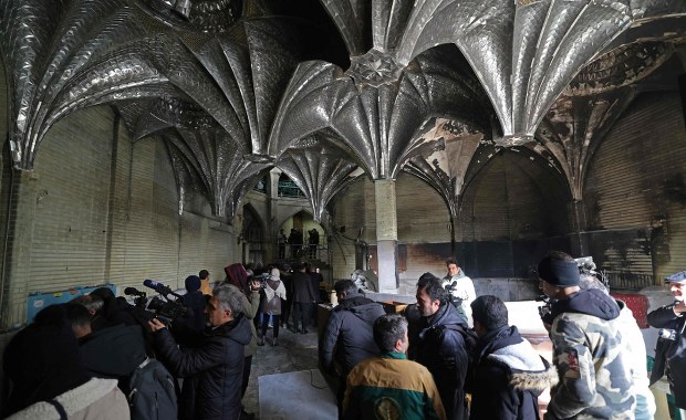 Strażnicy Rewolucji uciekają z posterunków. Szukają schronienia w meczetach