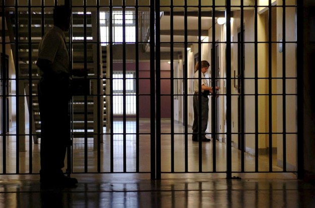 Wlk. Brytania: Strażnicy tracą pracę za seks z więźniami