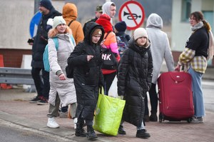 Strażnik graniczny o sytuacji w Hrebennem: Widać dzieci podróżujące samotnie