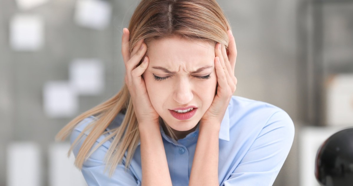 Stres przekłada się również na objawy fizyczne, takie jak senność, bóle głowy, problemy z koncentracją czy nadpotliwość. /123RF/PICSEL