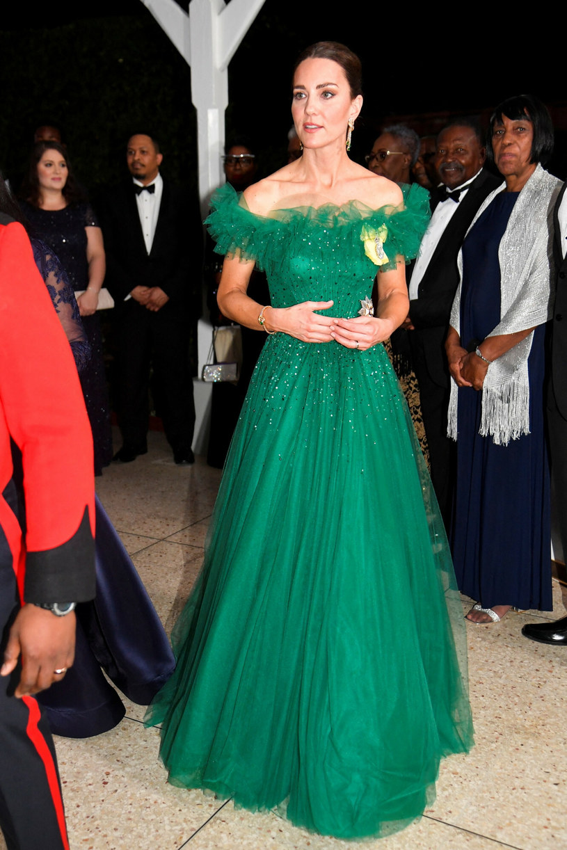 Strój księżnej Kate nawiązywał do barw narodowych Jamajki /BackGrid UK/East News /East News