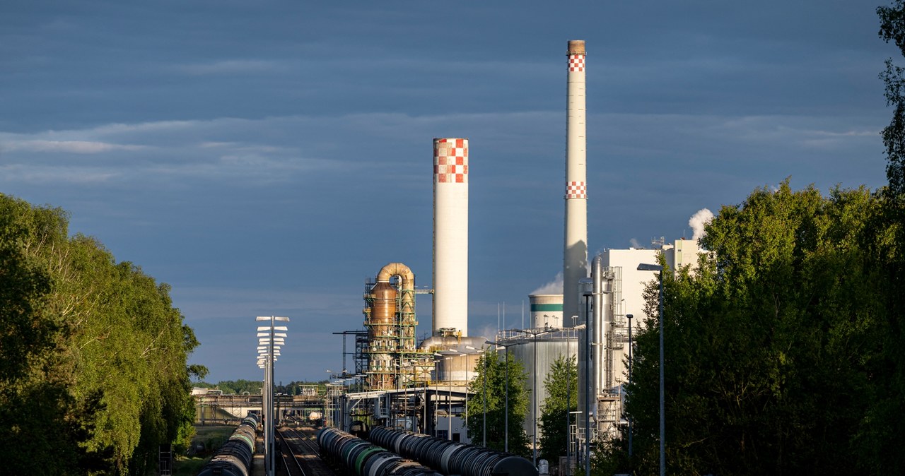 Strona polska chce wyjaśnień od niemieckich władz ws. zwiększonych emisji dwutlenku siarki z rafinerii PCK Schwedt /Fabian Sommer/DPA  /AFP