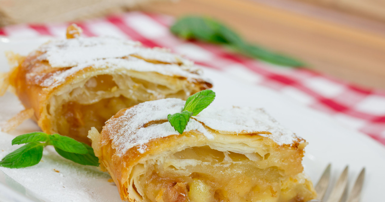 Strudel jabłkowy /123RF/PICSEL