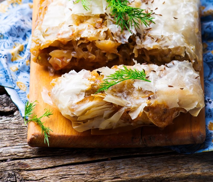 Strudel z kapustą i grzybami to wytrawna wersja tej pysznej potrawy /123RF/PICSEL