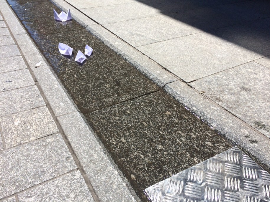 Struga, która płynie przez Piotrowską w Łodzi /Agnieszka Wyderka /RMF FM