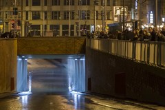 Strugi wody na ulicach Wrocławia po awarii wodociągowej