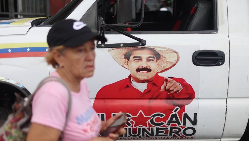 ​"Struktury państwa kontrolowane są przez reżim". Dembicz o odsunięciu Maduro