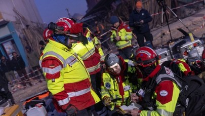 Strzały i bijatyki w Turcji. Ekipy ratunkowe zawieszają operacje 