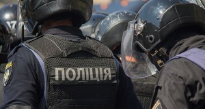 Strzały na ulicy, agresor wtargnął do supermarketu. Szturm ukraińskich służb na sklep