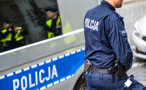 Strzały przed supermarketem i kuriozalna interwencja policji. Rusza śledztwo