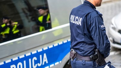Strzały przed supermarketem i kuriozalna interwencja policji. Rusza śledztwo