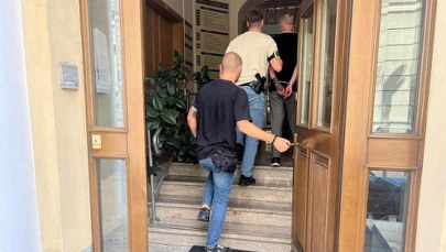 Strzały przed zakładem pracy w Wielkopolsce. Celem była kobieta