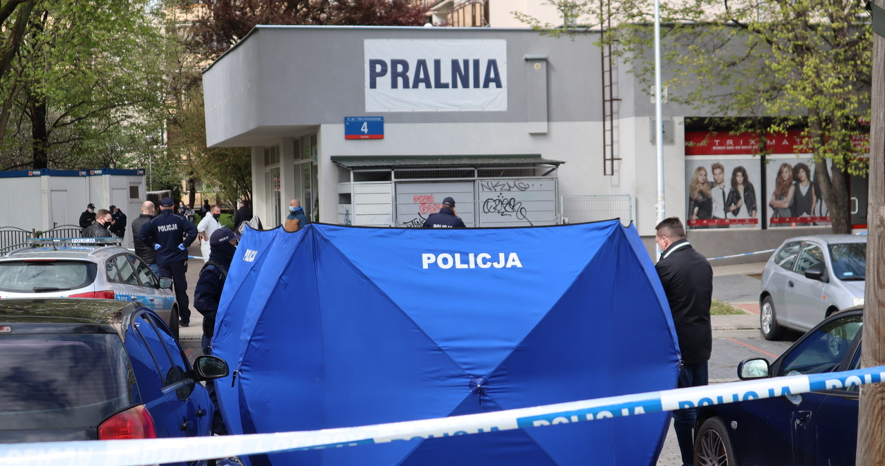 Strzały w Warszawie. Zakrwawiony mężczyzna zaatakował policjantów