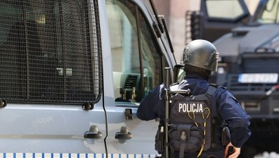 Strzelał z okna w kierunku policjantów. 30-latek został zatrzymany