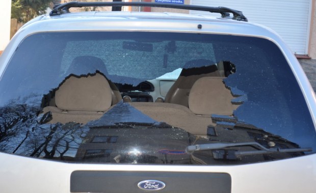 Strzelali z wiatrówki do aut. Odpowiedzą za kradzież z włamaniem