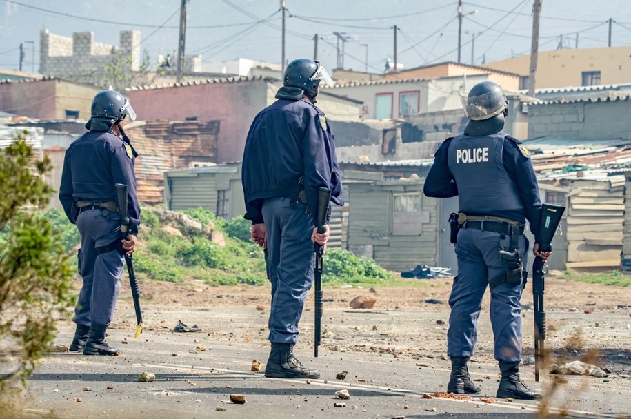 12 uzbrojonych ludzi weszło do tawerny i zaczęło strzelać. 10 osób nie żyje