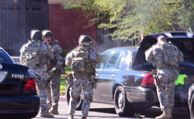 Strzelanina w San Bernardino. Kilkanaście ofiar, sprawcy uciekli [FILMY]